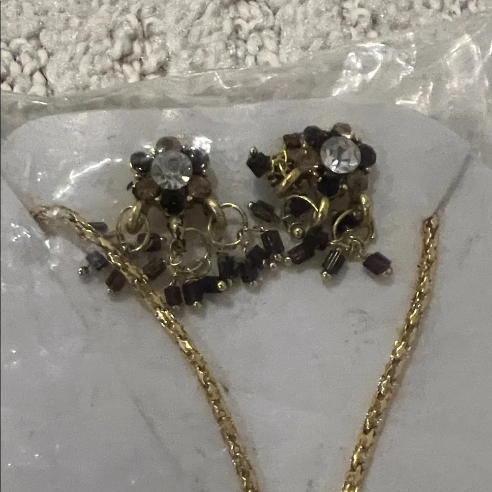 Elegant Gold and Silver Pendant Necklace Set - Picture 2 of 2